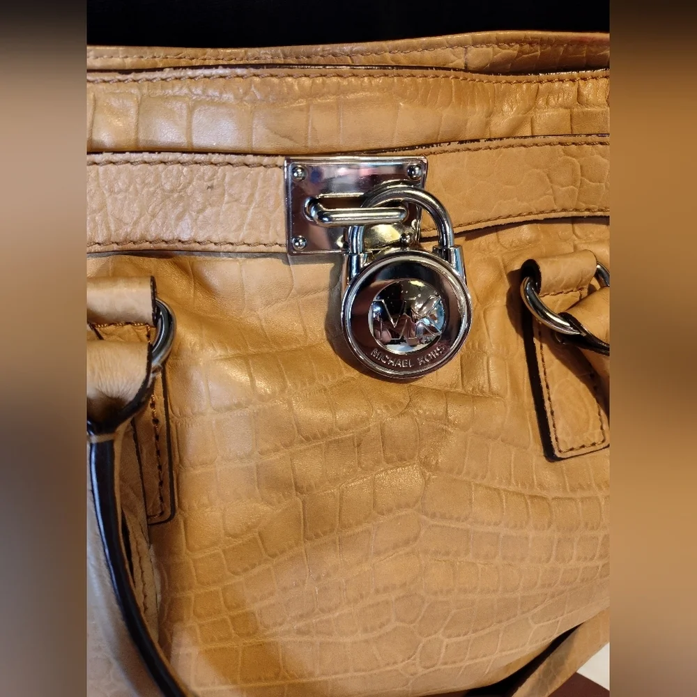 EUC Michael Kors Croc Embossed Handbag W/Jacquard Logo Lining With Dust Bag 🖤 - Picture 7 of 11